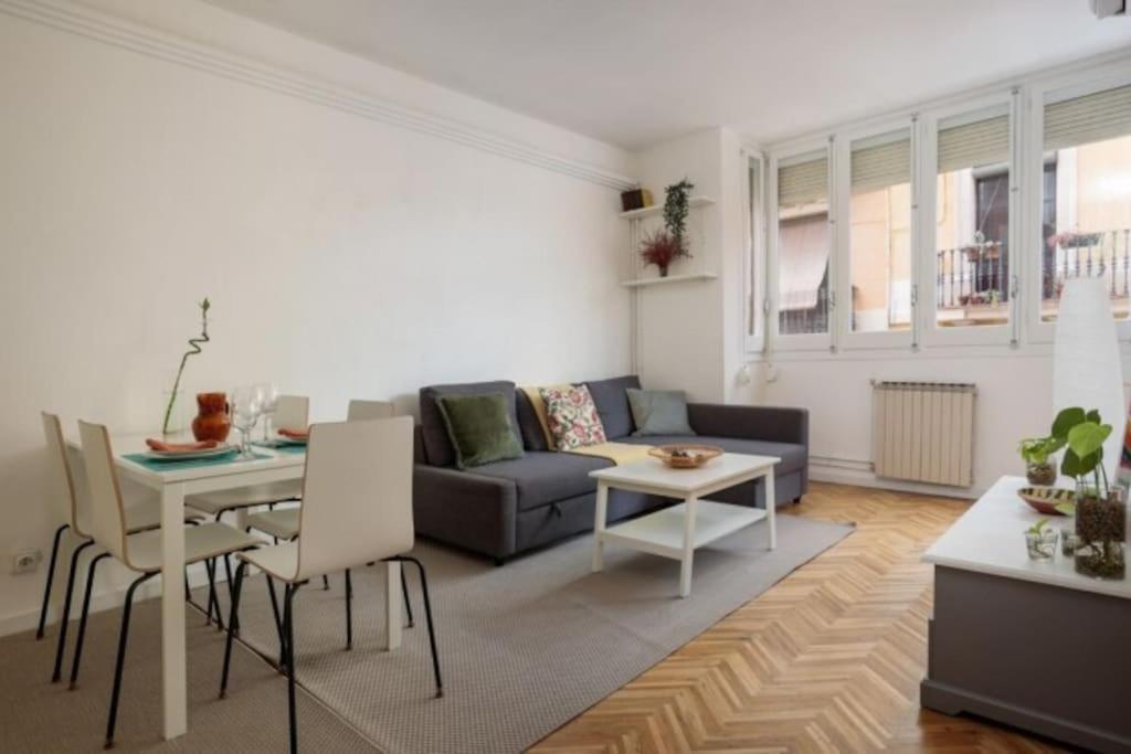 Renovated In De Gracia Appartement *