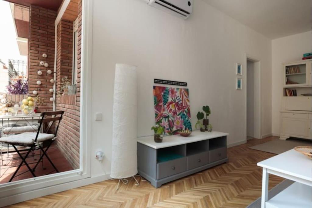 Renovated In De Gracia Appartement